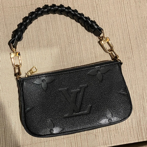 Louis Vuitton Handbags - Like New! Authentic Louis Vuitton Bag